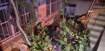 3 kişilik aile eşyalarıyla birlikte evden atıldı