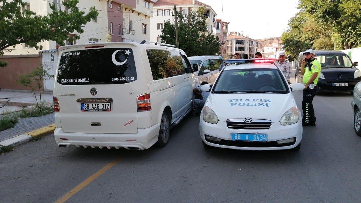 Aksaray\'da kamyonet ile otomobil çarpıştı: 1 yaralı