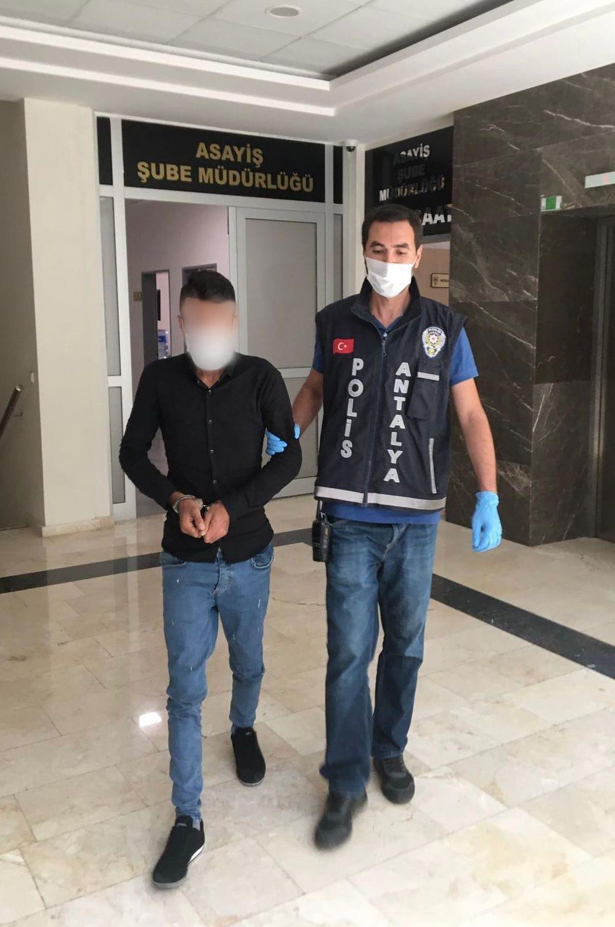 Antalya\'da telefonla dolandırıcılık yaptığı iddia edilen zanlı tutuklandı