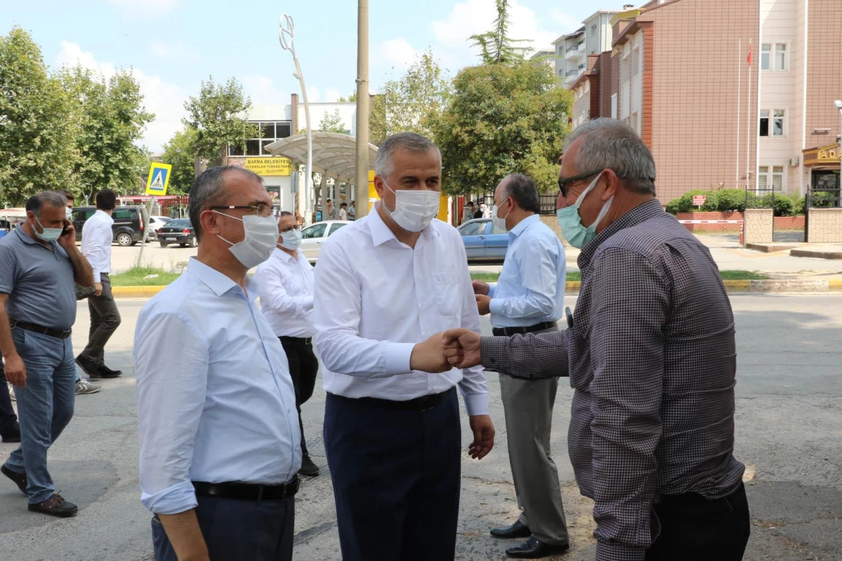 Bafra Belediye Başkanı Kılıç, çalışmaları inceleyerek vatandaşlarla sohbet etti