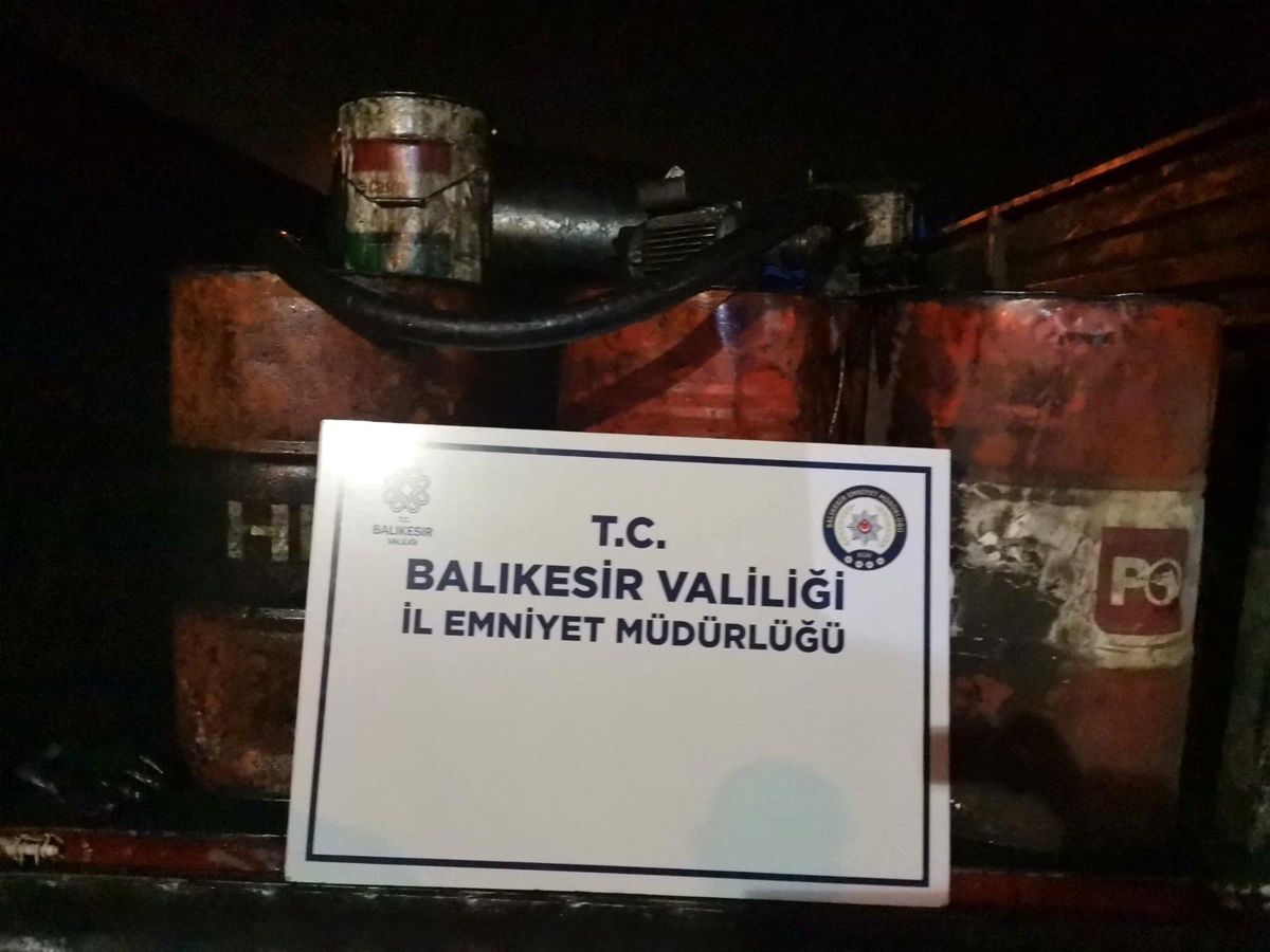 Son dakika haberleri | Bandırma\'da polisten kaçak akaryakıt operasyonu