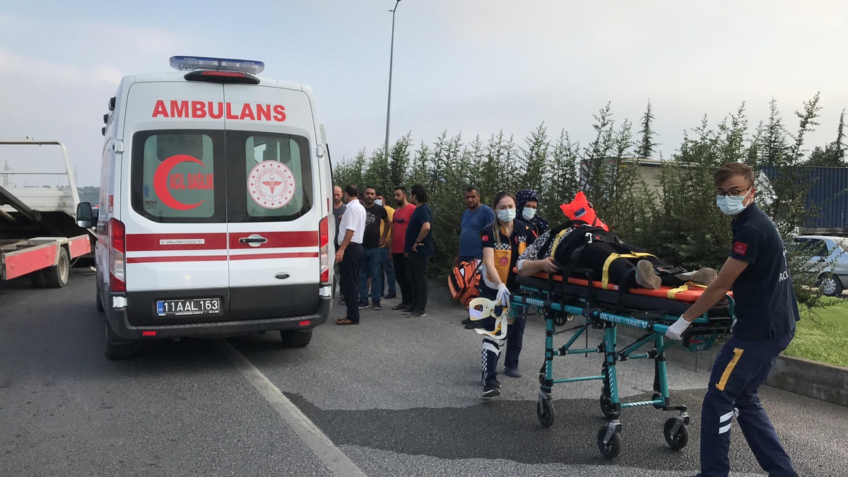 Bilecik\'te otomobil ile tır çarpıştı: 3 yaralı
