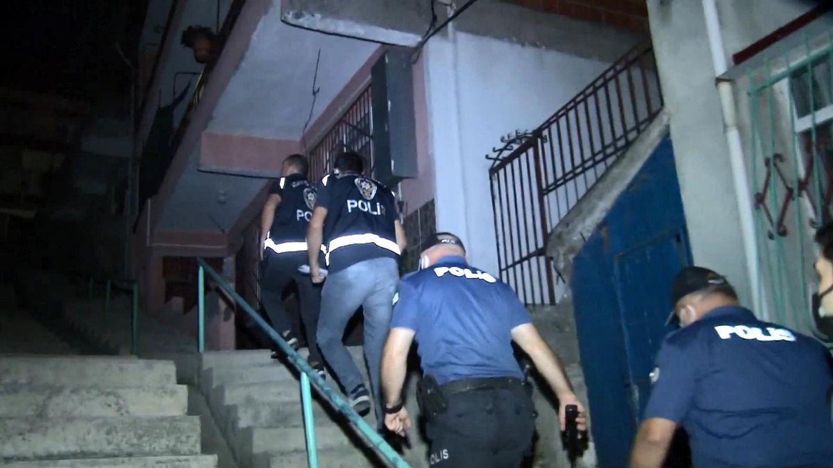 Çeşitli suçlardan aranan 16 kişi şafak operasyonunda yakalandı