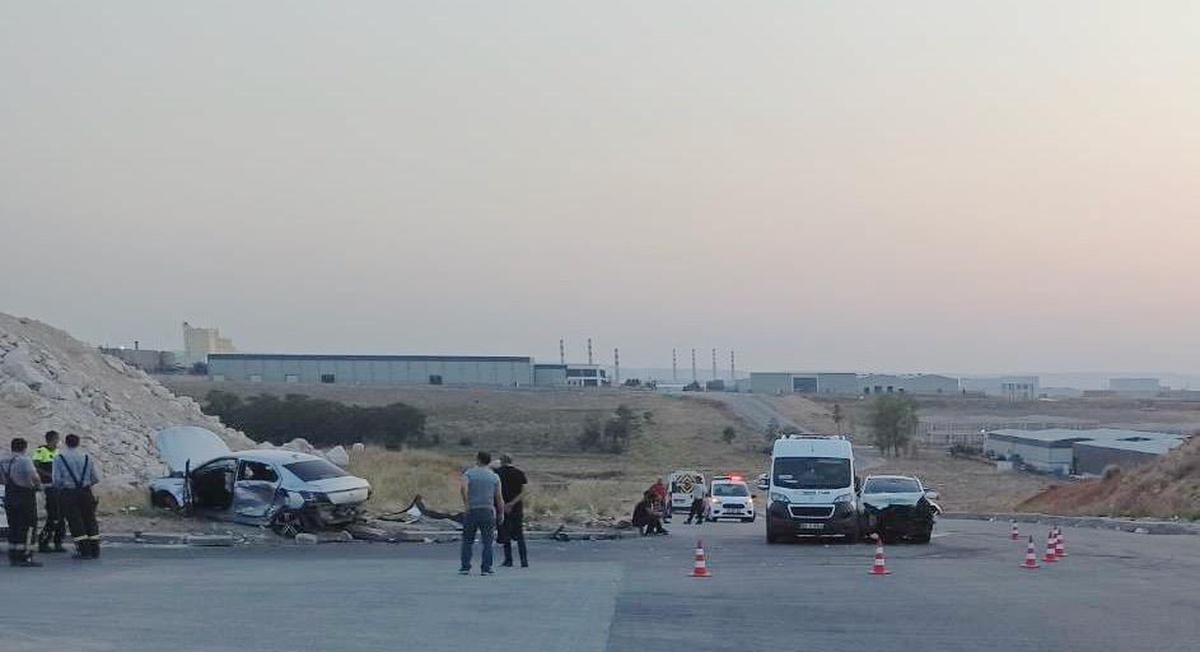 Eskişehir\'de zincirleme trafik kazasında 1 kişi öldü, 1 kişi yaralandı