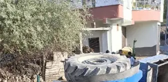 Gercüş'te traktör devrildi; 2 çocuk yaralı