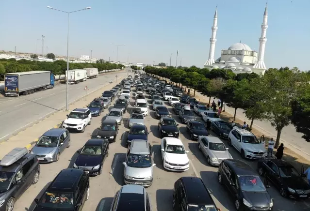 Kapıkule Sınır Kapısı'nda gurbetçilerin dönüş çilesi