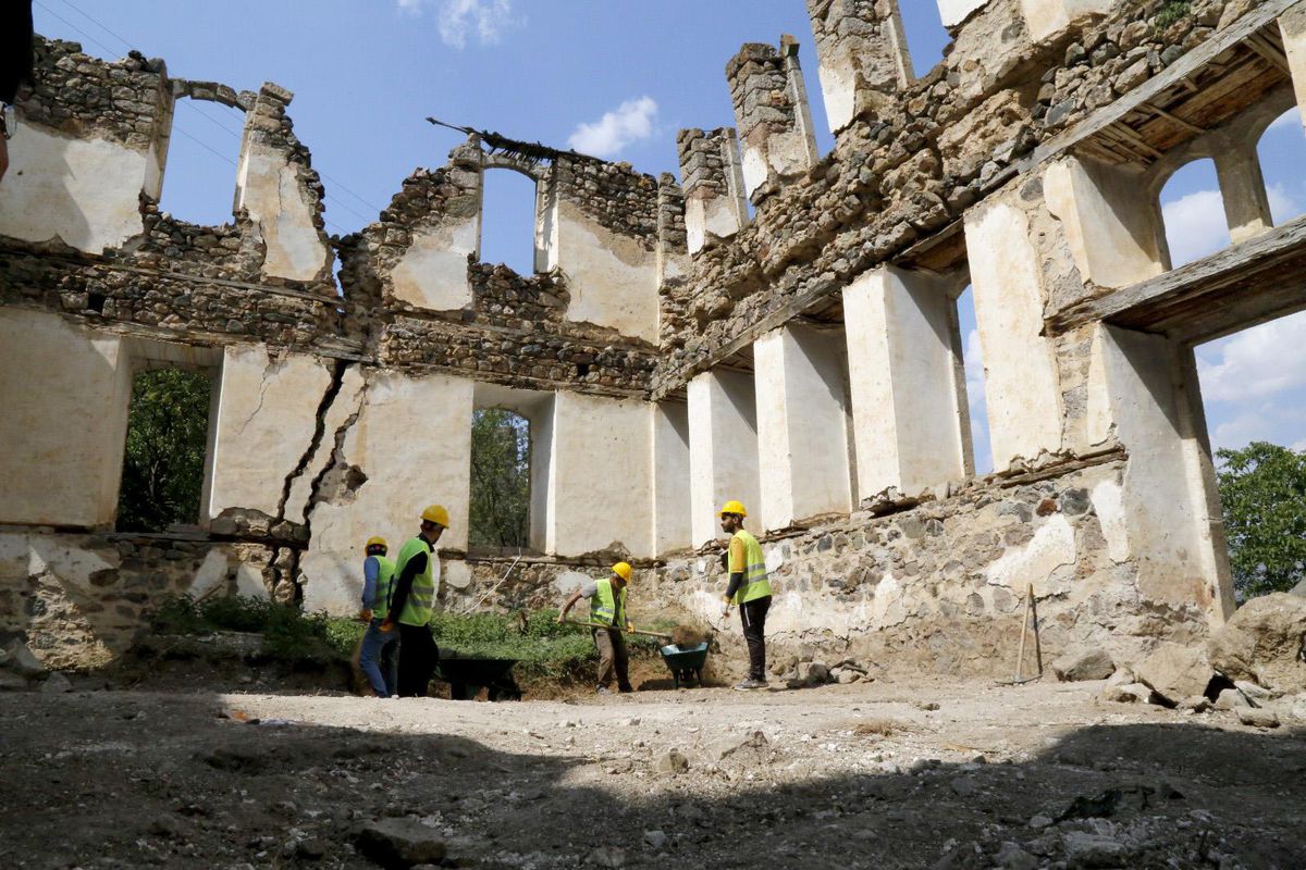 Gümüşhane\'de tarihi "Sarı Mektep" restore edilmeye başlandı