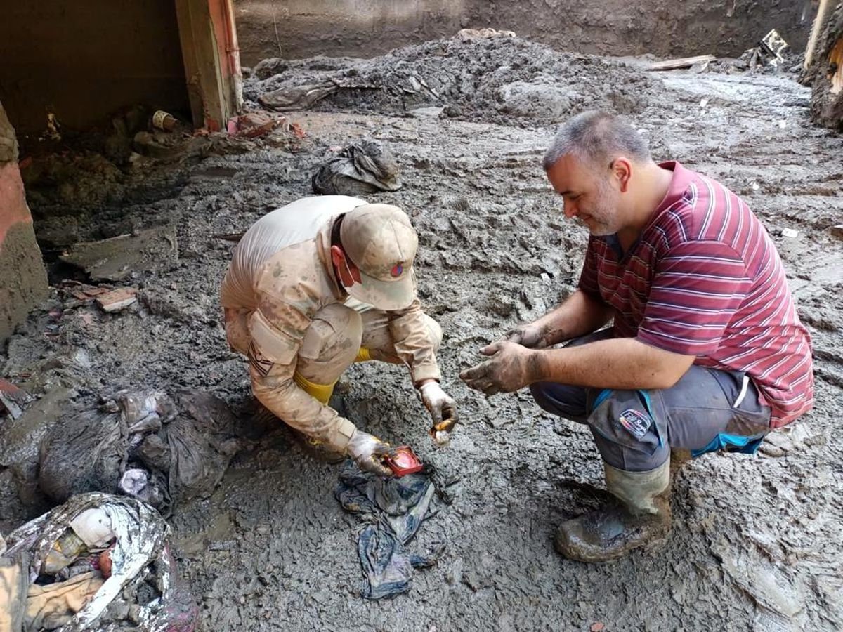 Jandarmanın balçık içinde bulduğu altınlar sahibine teslim edildi