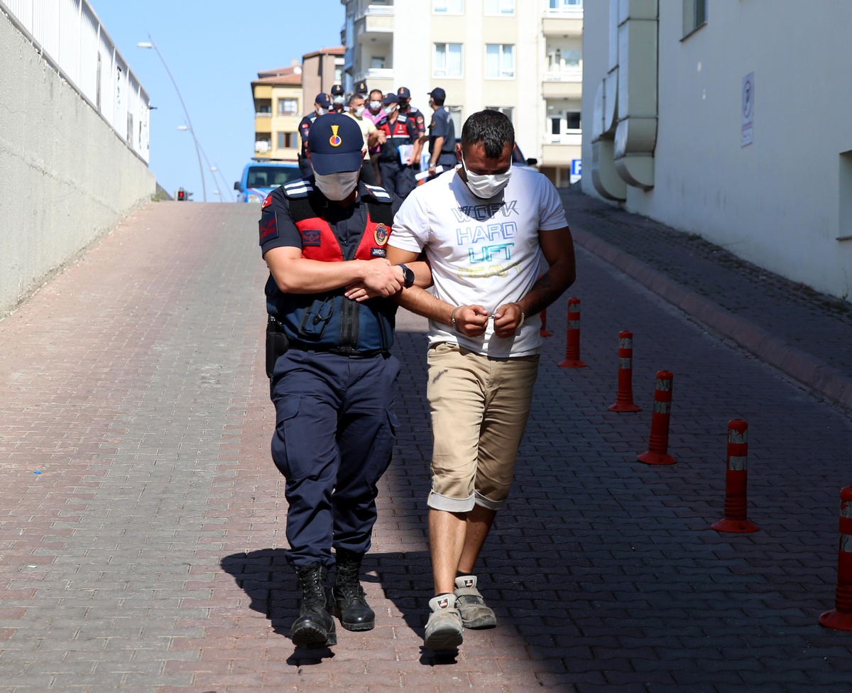 Kayseri\'de "çekici" ile hırsızlık yaptıkları iddia edilen 3 zanlı yakalandı
