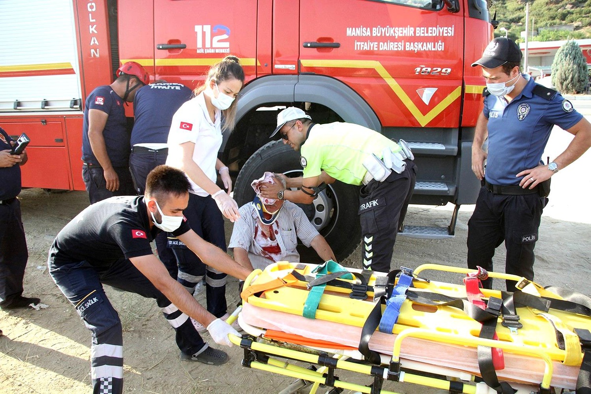Kontrolden çıkan otomobil 30 metrelik dereye uçtu