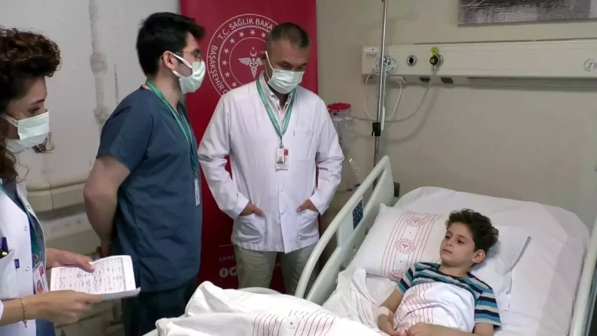 Küçükçekmece\'de balkondan düşen küçük Ahmed: "Lamba patladı ama o yüzden atlamadım"