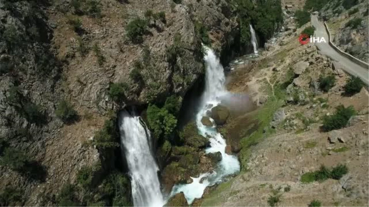 Niagara\'dan daha yüksek Kapuzbaşı Şelalesi görenleri mest ediyor