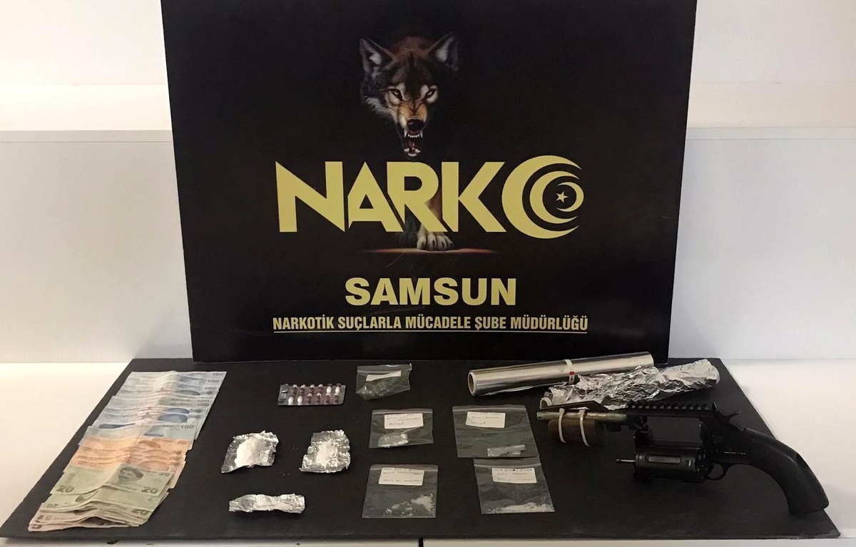 Samsun\'da uyuşturucuyla yakalanan 2 kişi gözaltına alındı