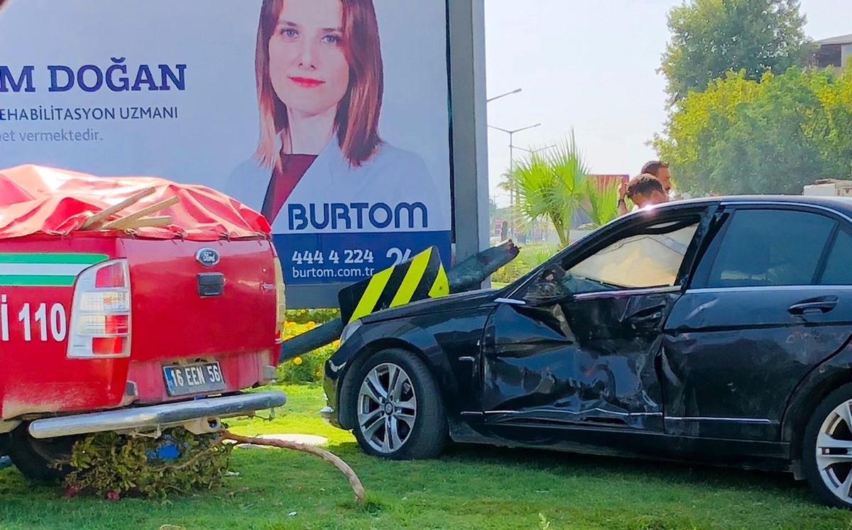 Son dakika... Tarla yangınına giden orman itfaiyesi kaza yaptı