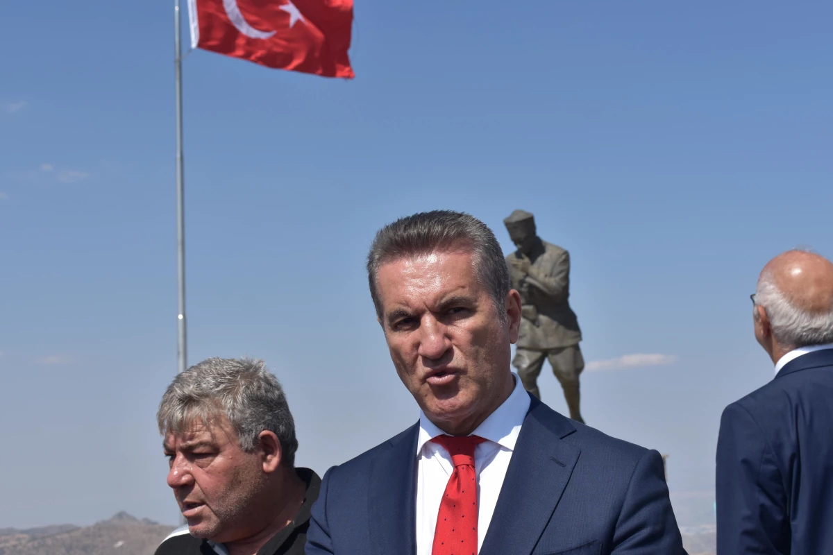 Türkiye Değişim Partisi Genel Başkanı Mustafa Sarıgül, Kurtuluş Savaşı\'nın başlatıldığı Kocatepe\'yi ziyaret etti