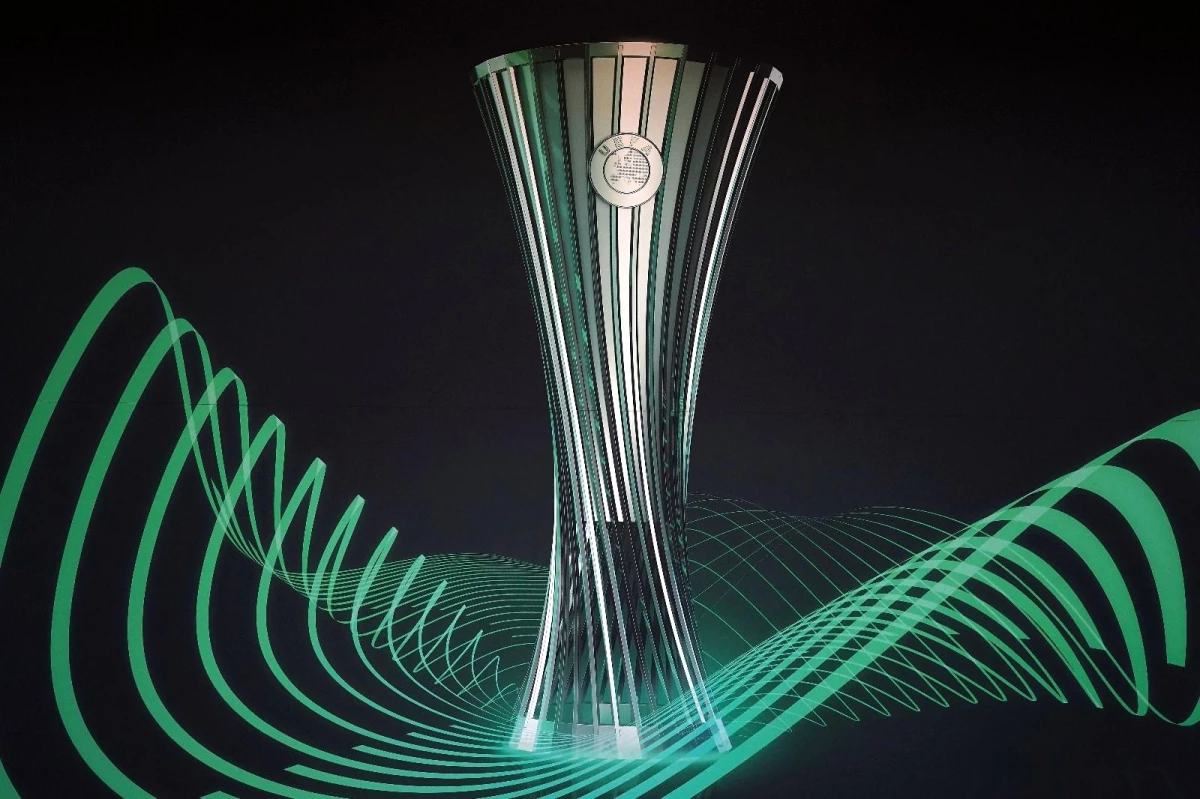 UEFA Şampiyonlar Ligi grup kurası öncesi kırmızı halı geçişi yapıldı