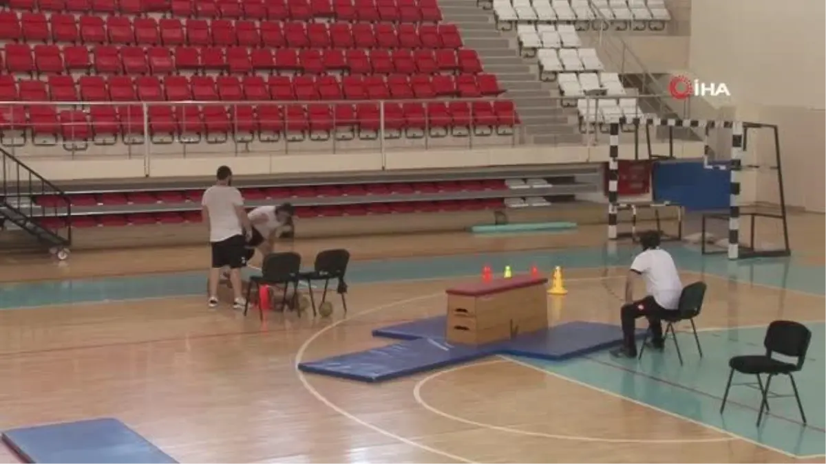 Üniversite adayları zorlu parkurda zamana karşı yarıştı