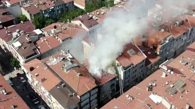 Üsküdar'da doğal gaz kutusunda başlayan yangın apartmana ve 5 araca sıçradı