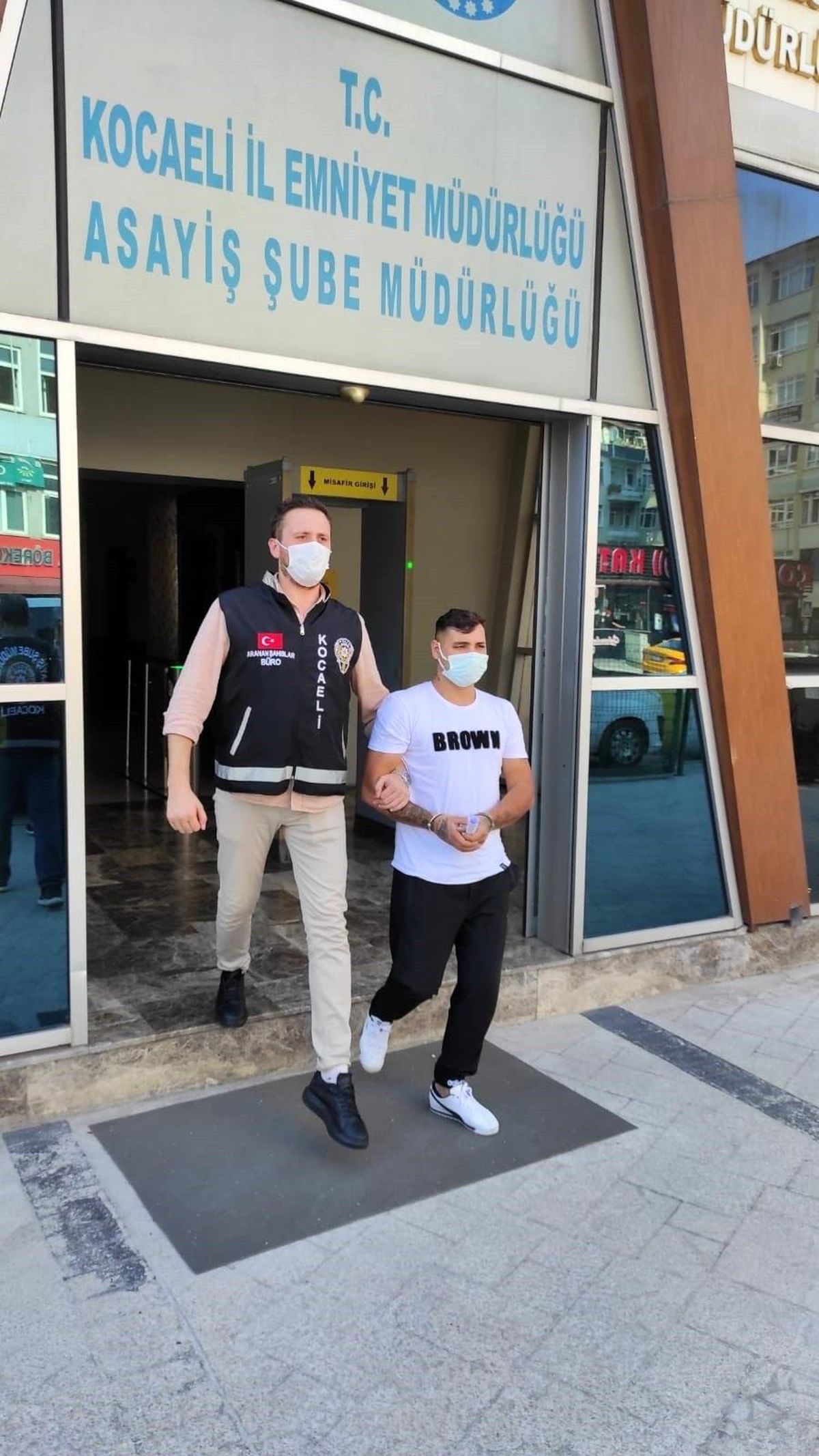 Yağma suçundan aranan 2 şüpheli yakalandı