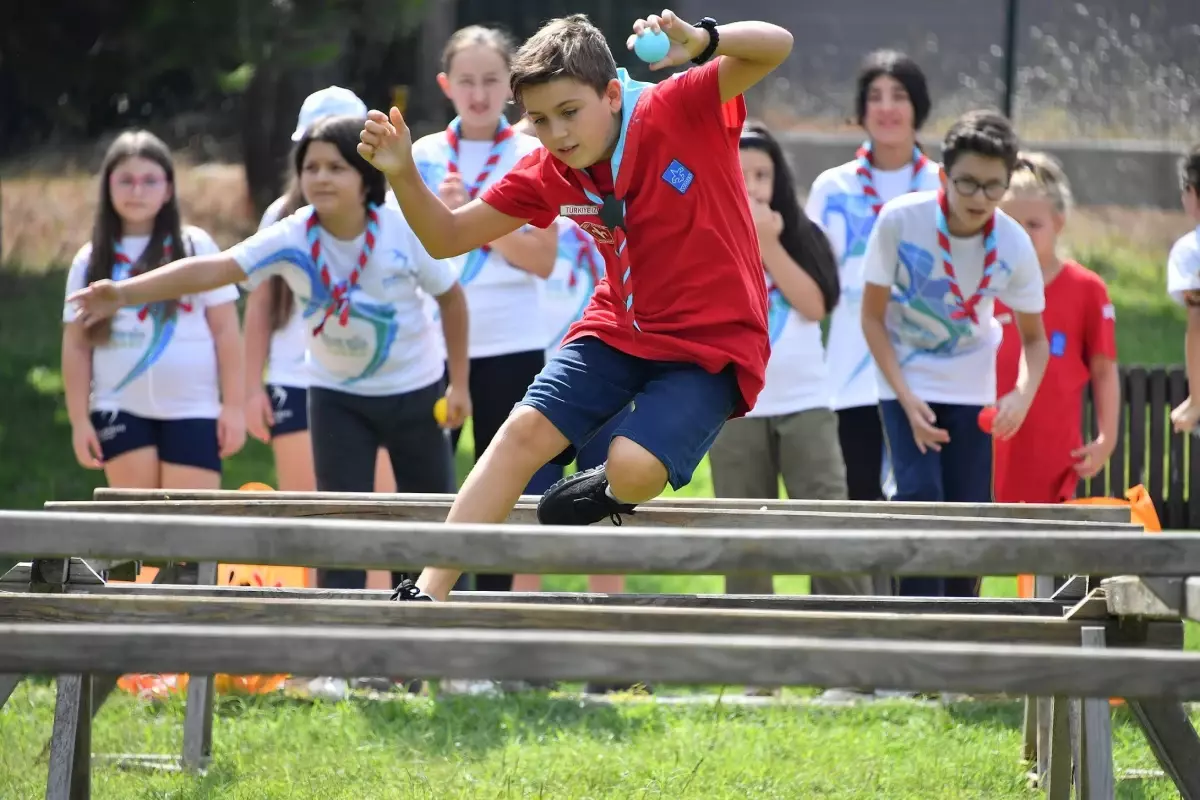 Yaz spor okulu öğrencileri izcilik yemini etti