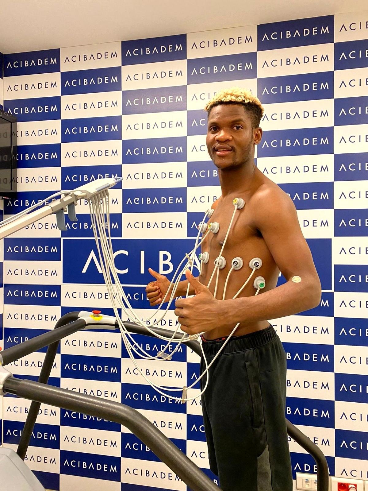 Yeni Malatyaspor\'da Ndong sağlık kontrolünden geçti