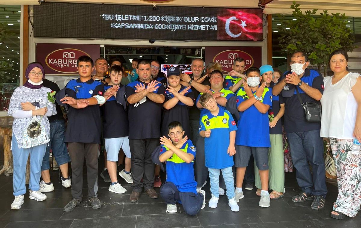 Son dakika haberi! Zabıta olan down sendromlu çocuklar kebapçı denetledi