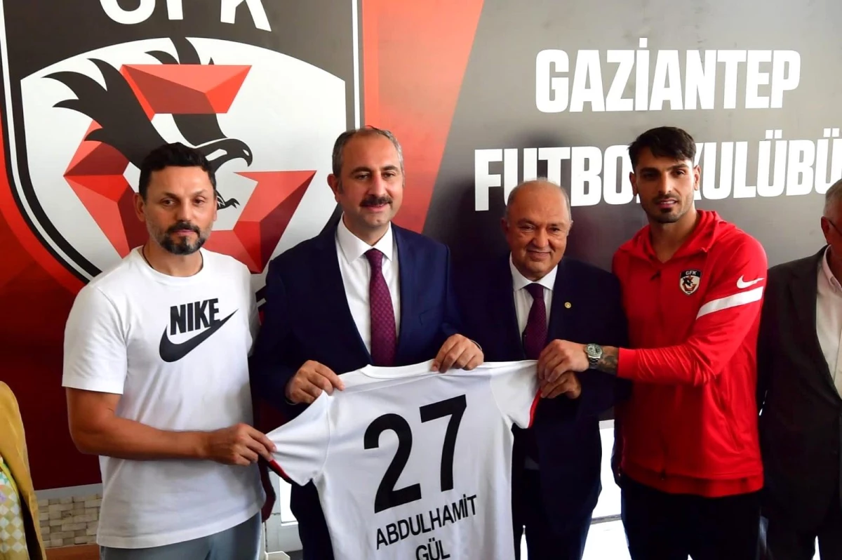 Adalet Bakanı Gül\'den Gaziantep Futbol Kulübü\'ne ziyaret
