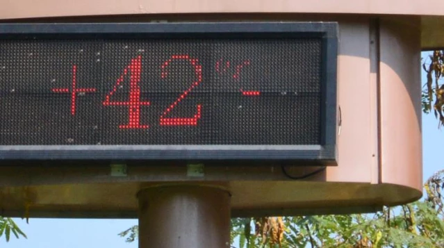 Adana kavurucu sıcaklarla boğuşuyor! Termometreler 42 dereceye çıktı
