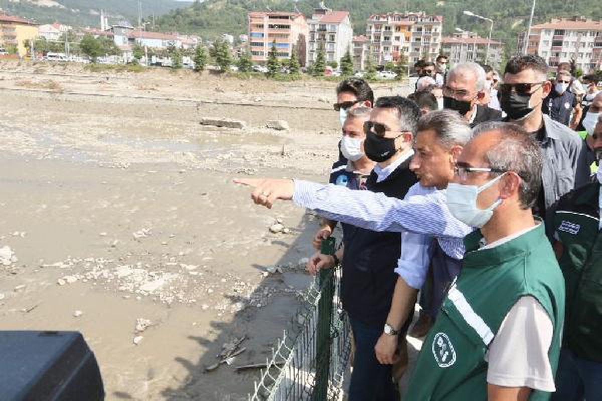 Bakan Pakdemirli, Ayancık\'ta incelemelerde bulundu
