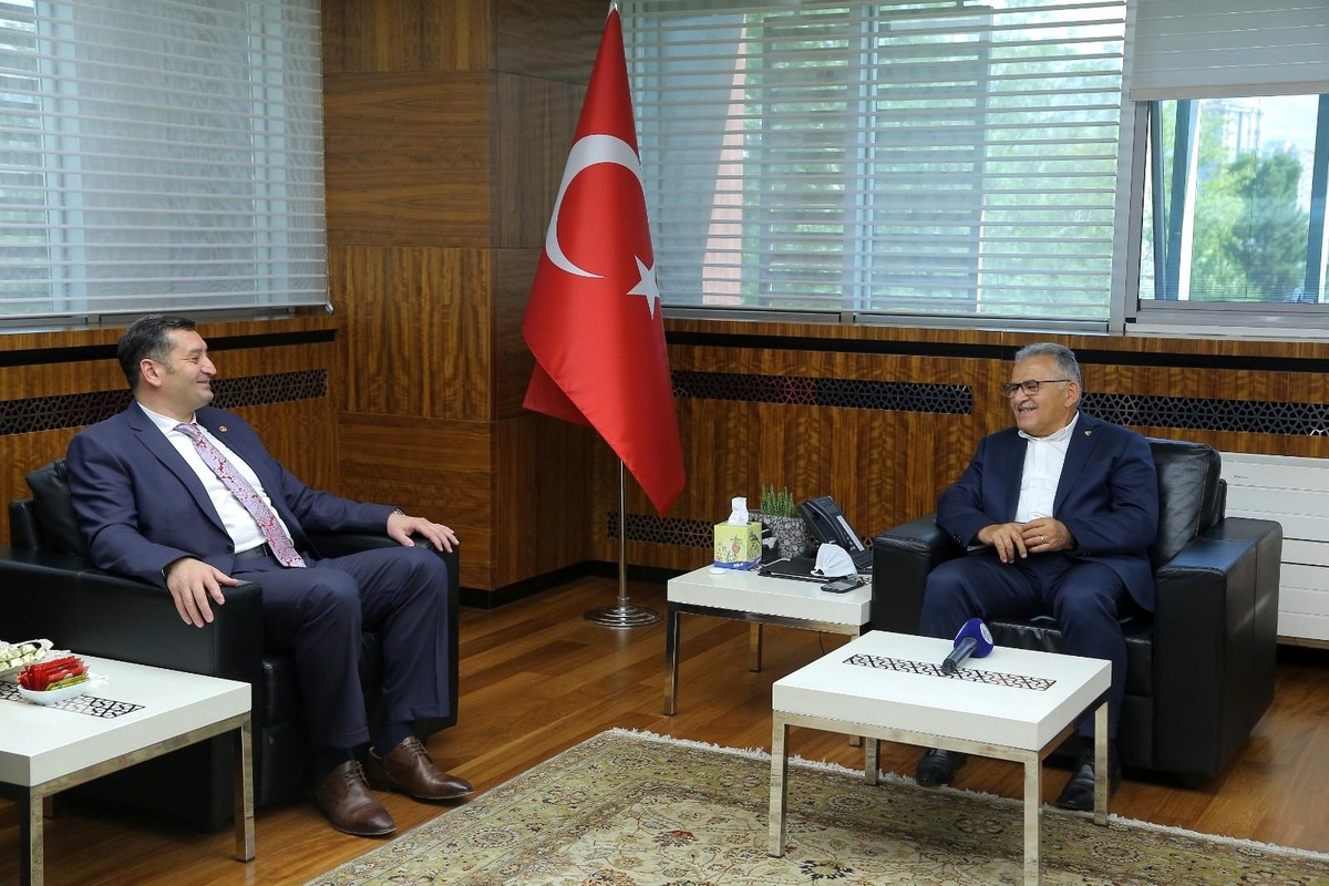 Başkan Büyükkılıç, Türkiye Karate Federasyonu Yöneticilerini Ağırladı
