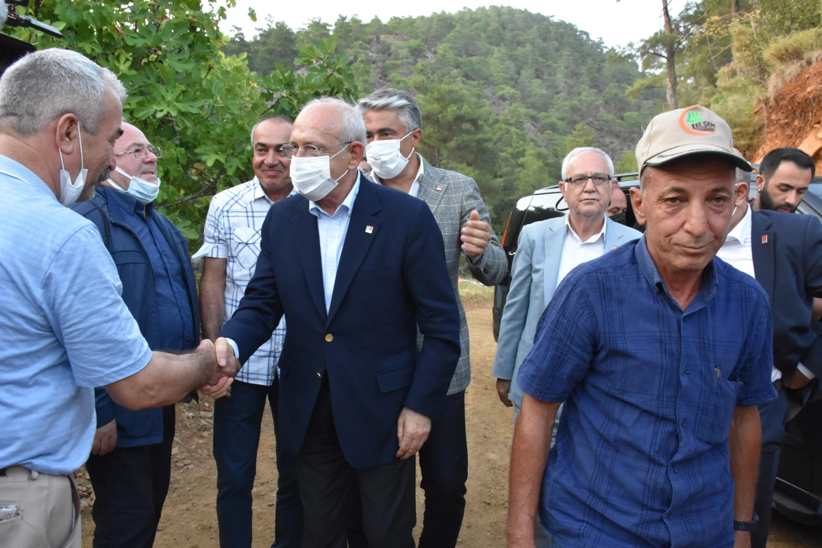 Kılıçdaroğlu, Marmaris\'teki yangında ölen Şahin Akdemir\'in ailesini ziyaret etti (2)