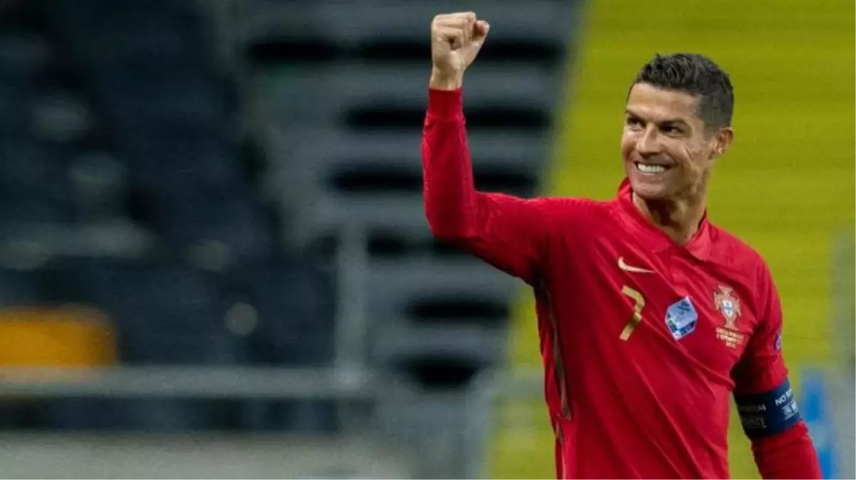 Cristiano Ronaldo\'nun Manchester United\'a transferi sonrası herkes aynı repliği paylaştı: Hayatın kuralı bu yeğen