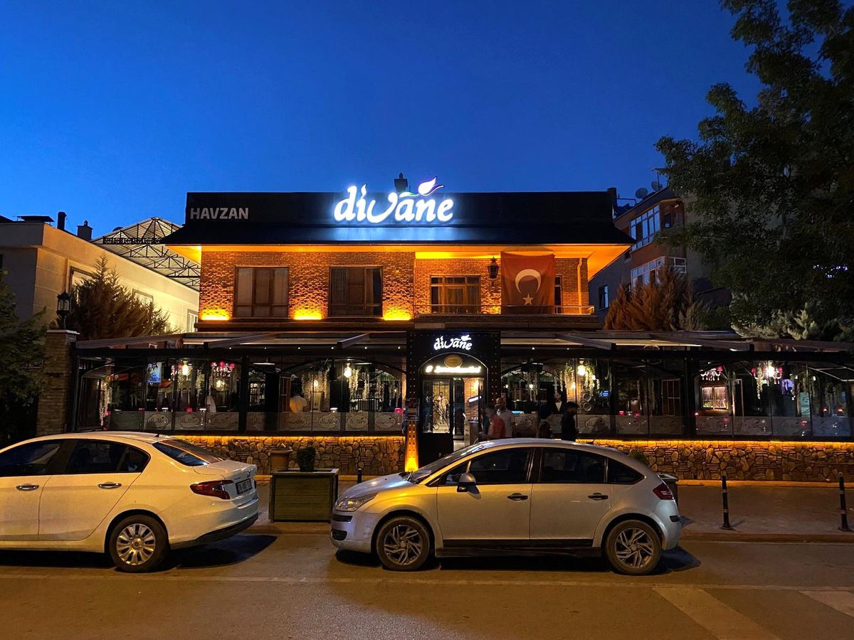 Divane Kahve Evleri\'nin işletmecisi Mücahit Yaman, franchising kararını duyurdu