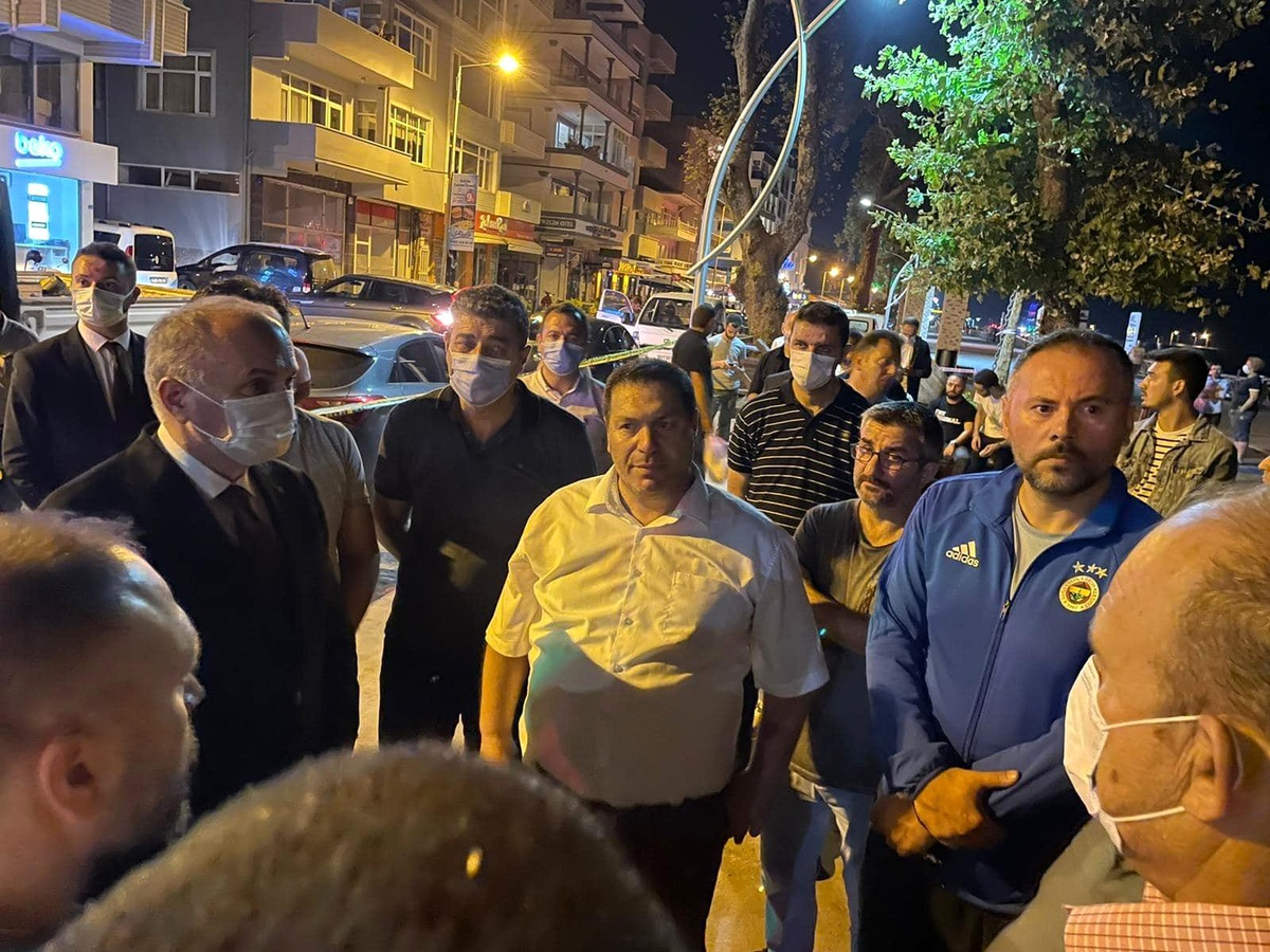 Dr. Faruk Özlü, işyeri yanan esnafı ziyaret etti