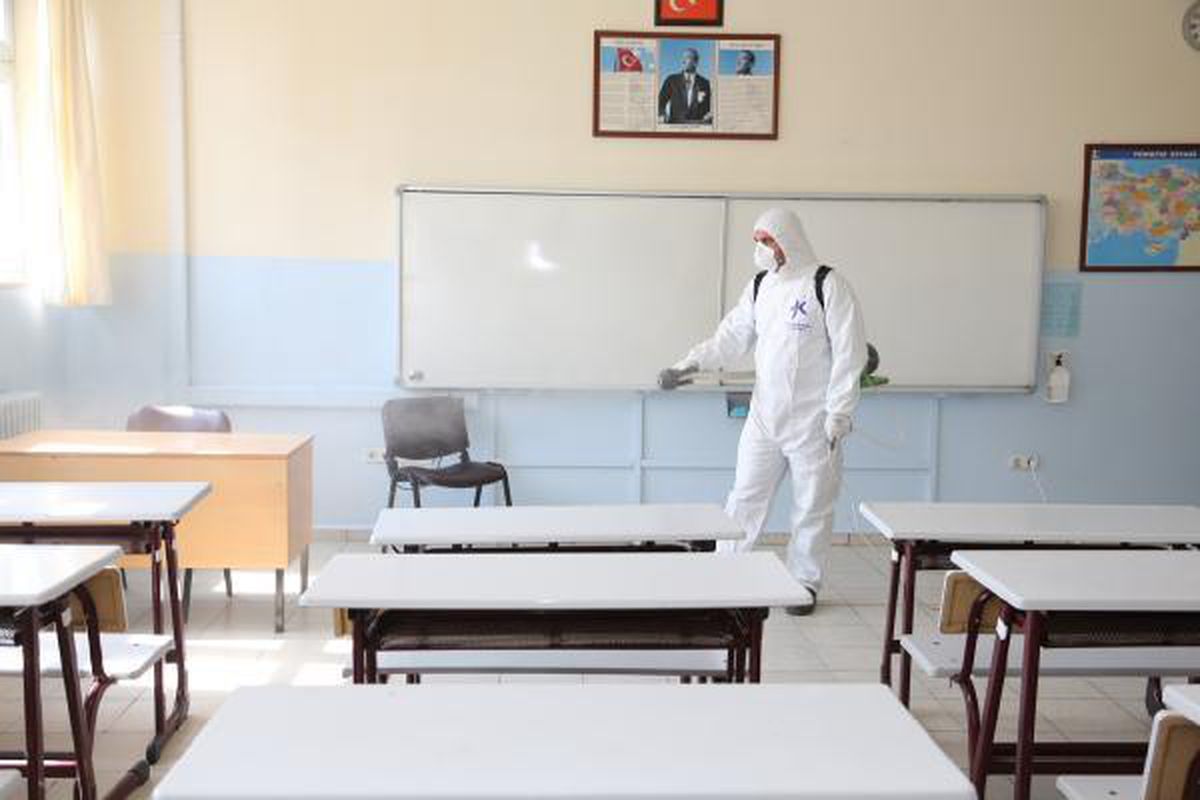 Eğitime sayılı günler kala...165 okulda dezenfeksiyon çalışması başladı