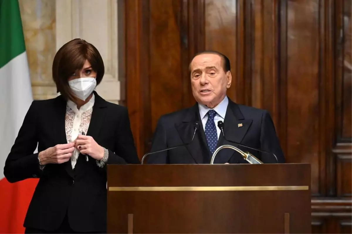 Eski İtalya Başbakanı Berlusconi hastaneye kaldırıldı