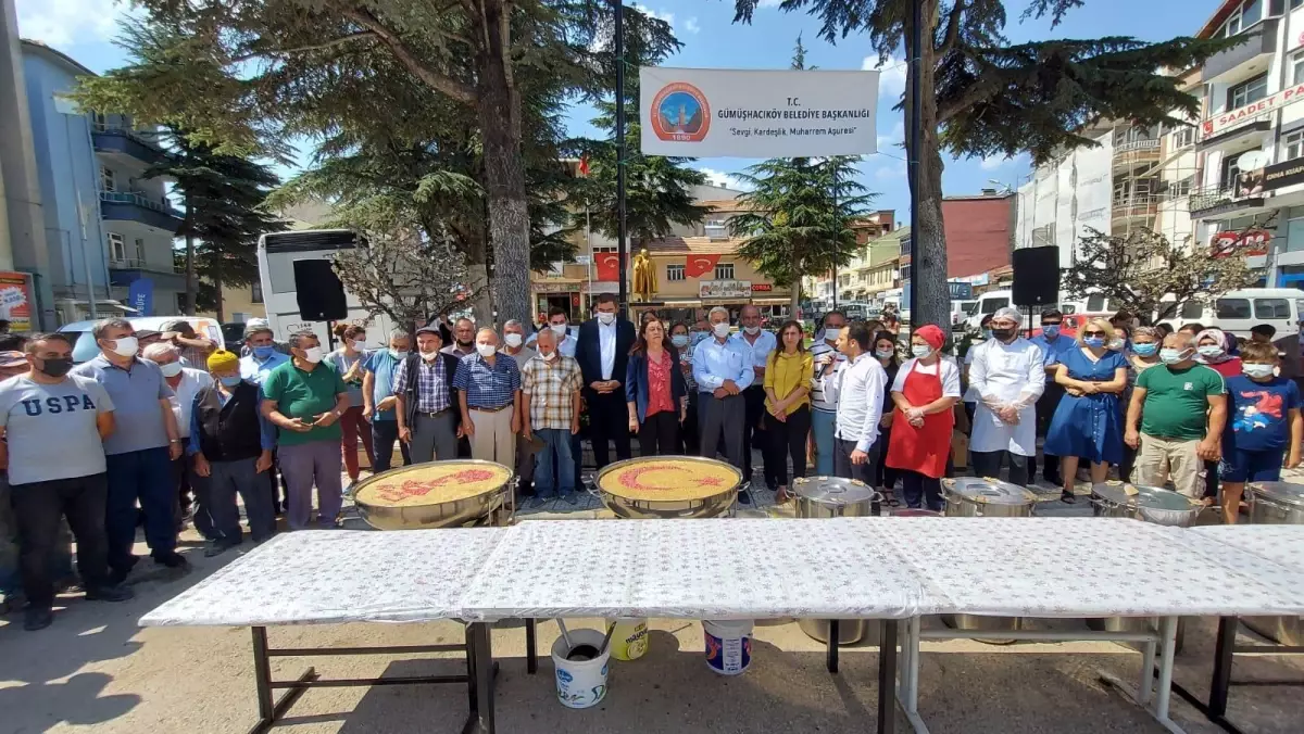 Gümüşhacıköy Belediyesi muharrem ayı dolayısıyla aşure dağıttı