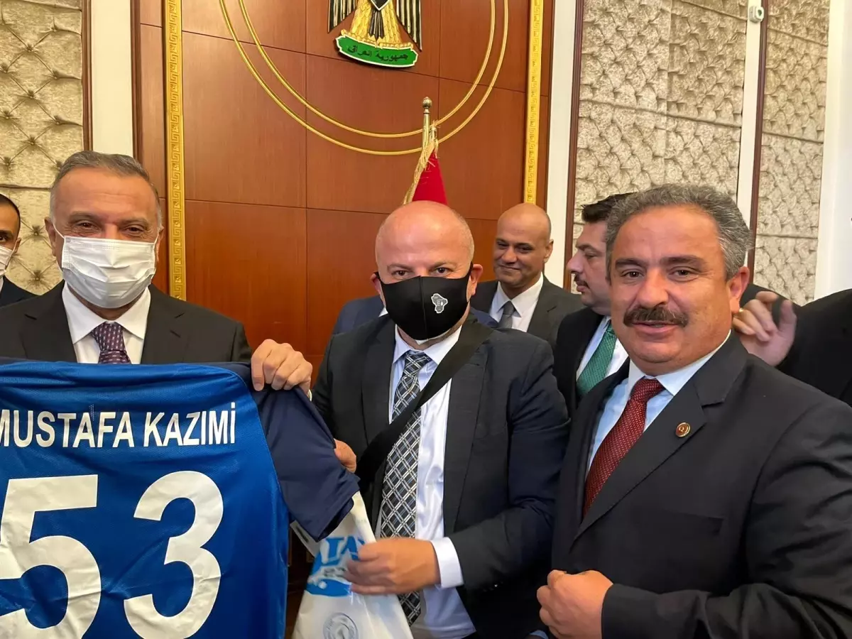 Son dakika haberi... Irak Başbakanı el-Kazimi\'ye Çaykur Rizespor forması