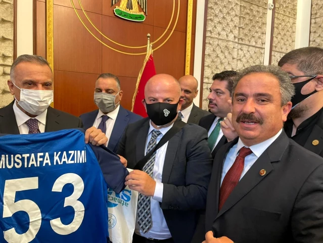 Son dakika haberi... Irak Başbakanı el-Kazimi'ye Çaykur Rizespor forması