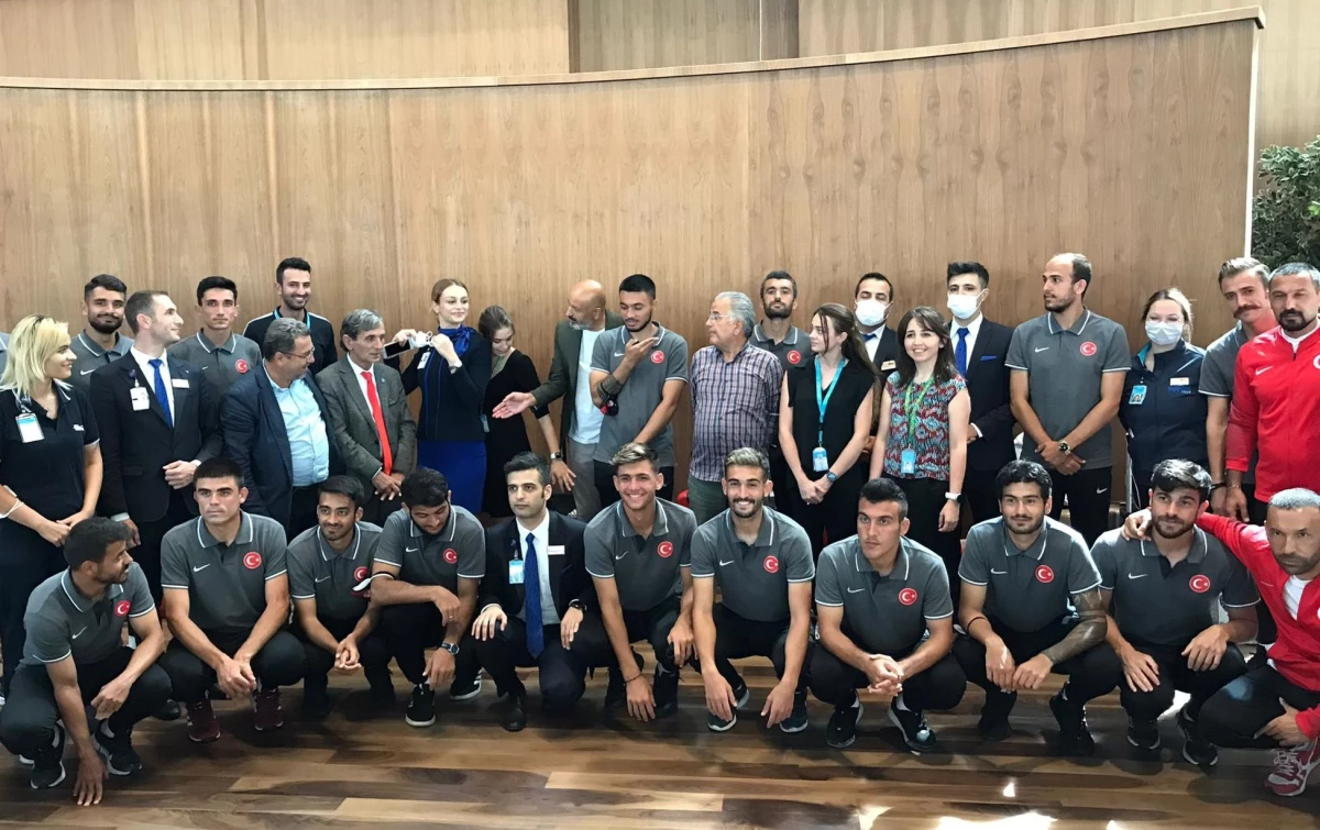 Türkiye İşitme Engelliler Milli Futbol Takımı, Çekya maçı için Prag\'a gitti