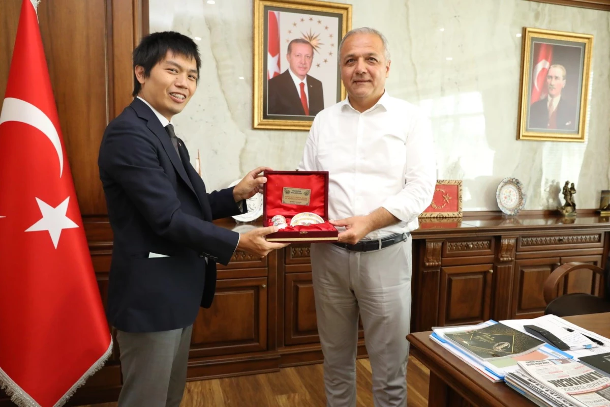 Japon diplomat Suluova Belediyesini ziyaret etti