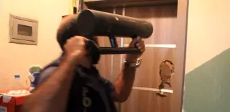 Kapılar koçbaşıyla kırıldı, 21 uyuşturucu taciri kıskıvrak yakalandı