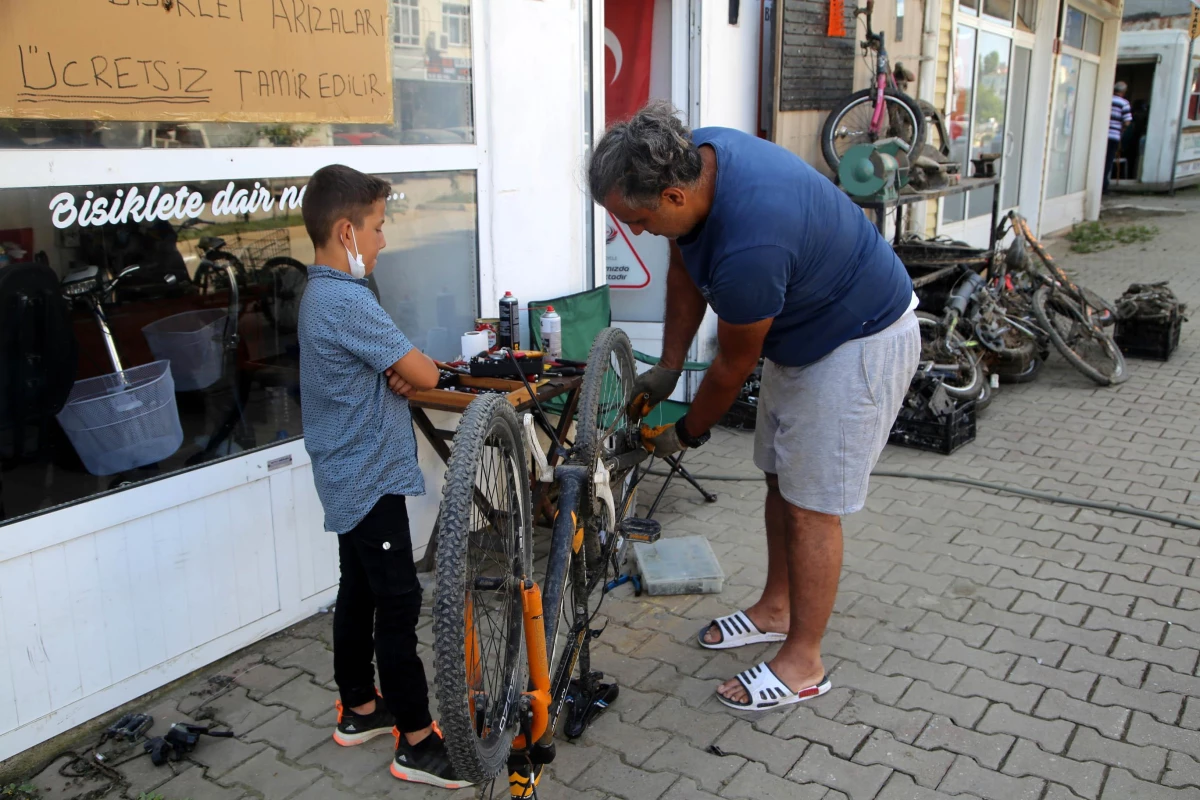 Kastamonulu bisikletçi, selden zarar gören bisikletleri ücretsiz tamir ediyor
