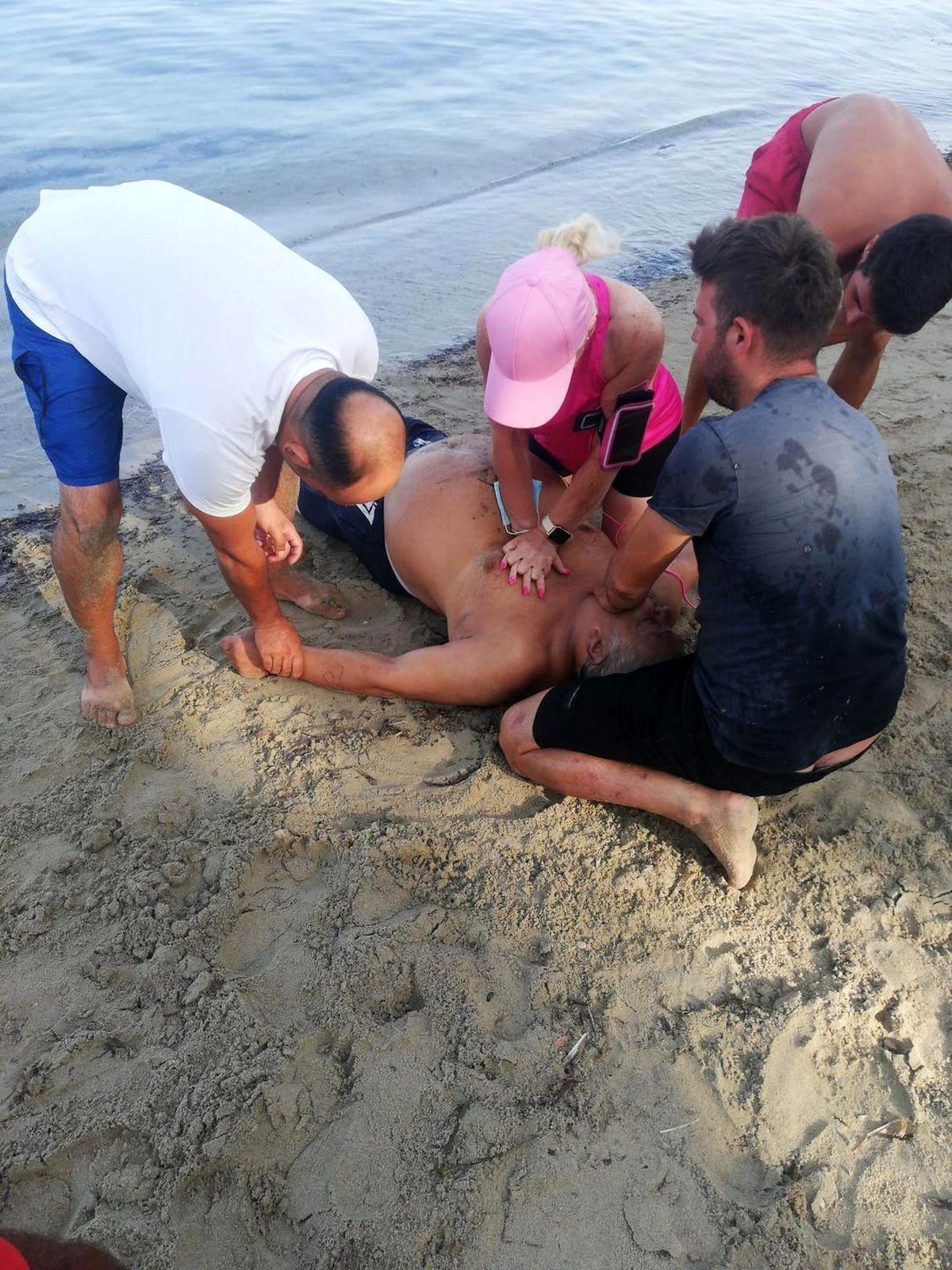 Kuşadası\'nda bir kişi denizde boğuldu