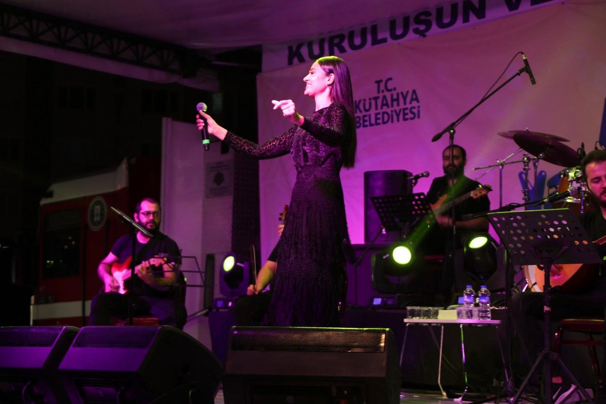Kütahya\'da Elif Buse Doğan konseri