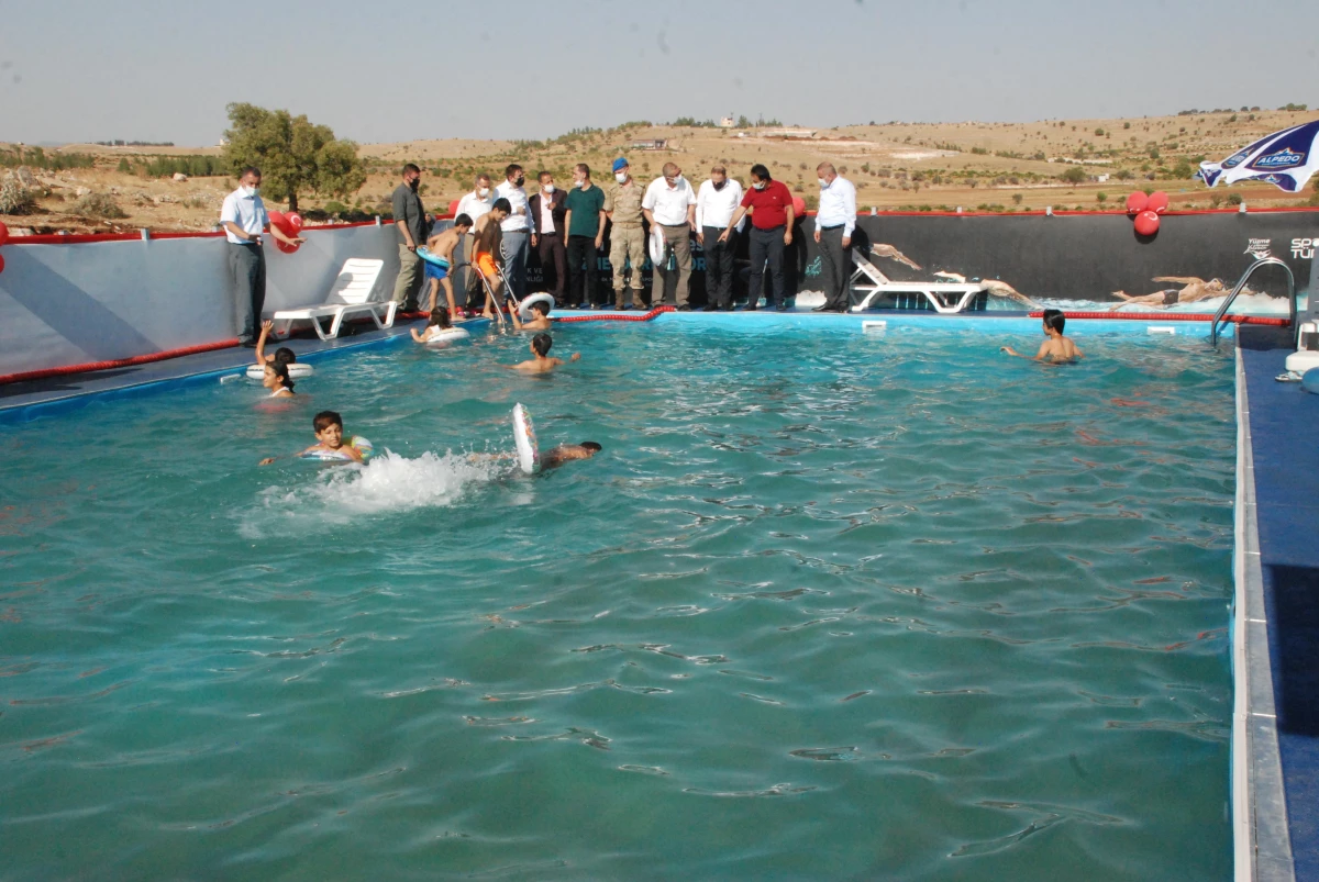 Son dakika haberi: Midyat\'ta çocuklar için portatif yüzme havuzu kuruldu