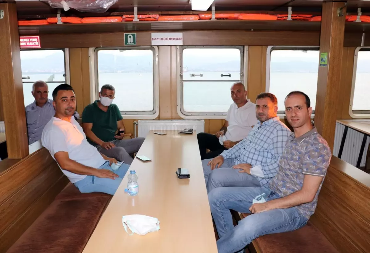 Muhtarlar, İzmit Körfez\'inde mehtap turuna katıldı