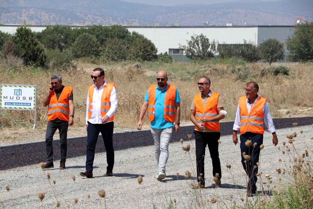 Muradiye OSB\'de 2. etap asfaltlama çalışmaları tamamlanıyor
