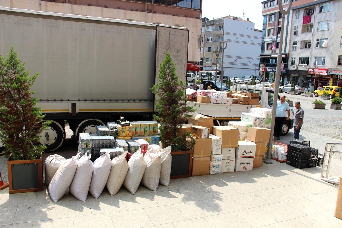 Of\'tan afet bölgesine bir tır dolusu yardım