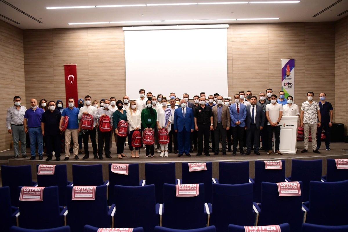 Onikişubat Belediyesi çalışanlarına AFAD\'tan acil durum çantası